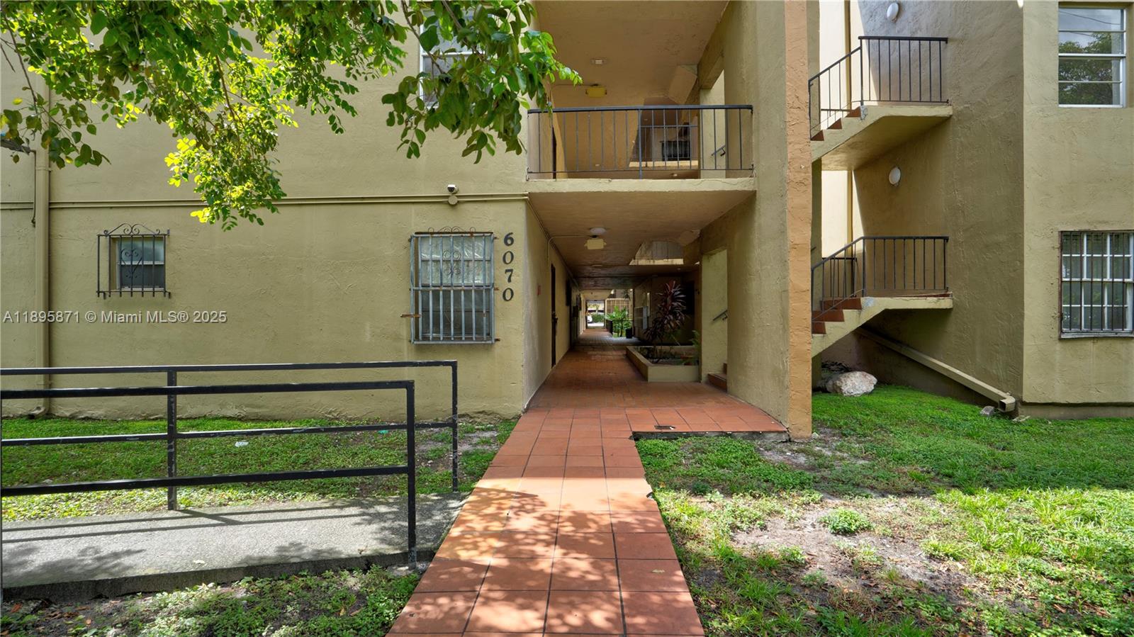 PALMETTO SPRINGS CONDO VI - Residential Lease