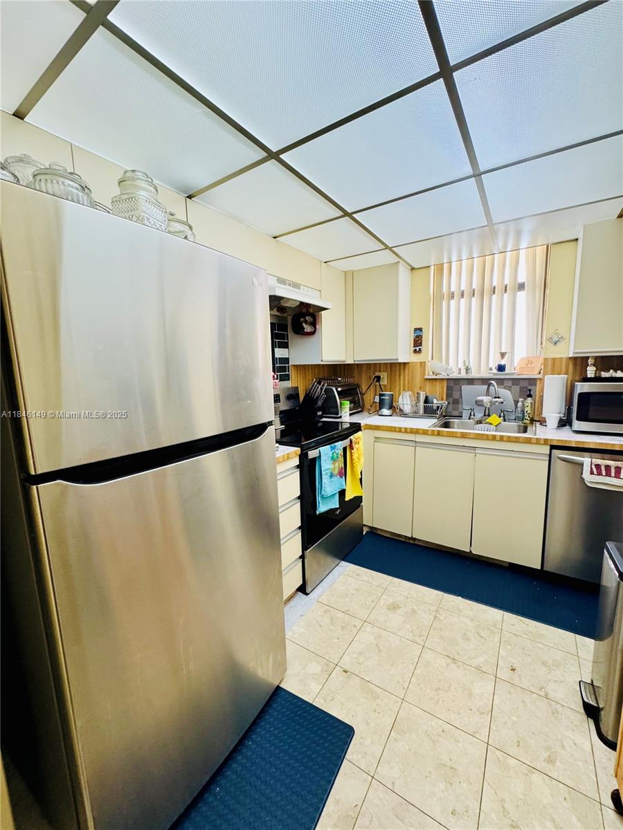 TOWER AT BISCAYNE COVE CO - Residential