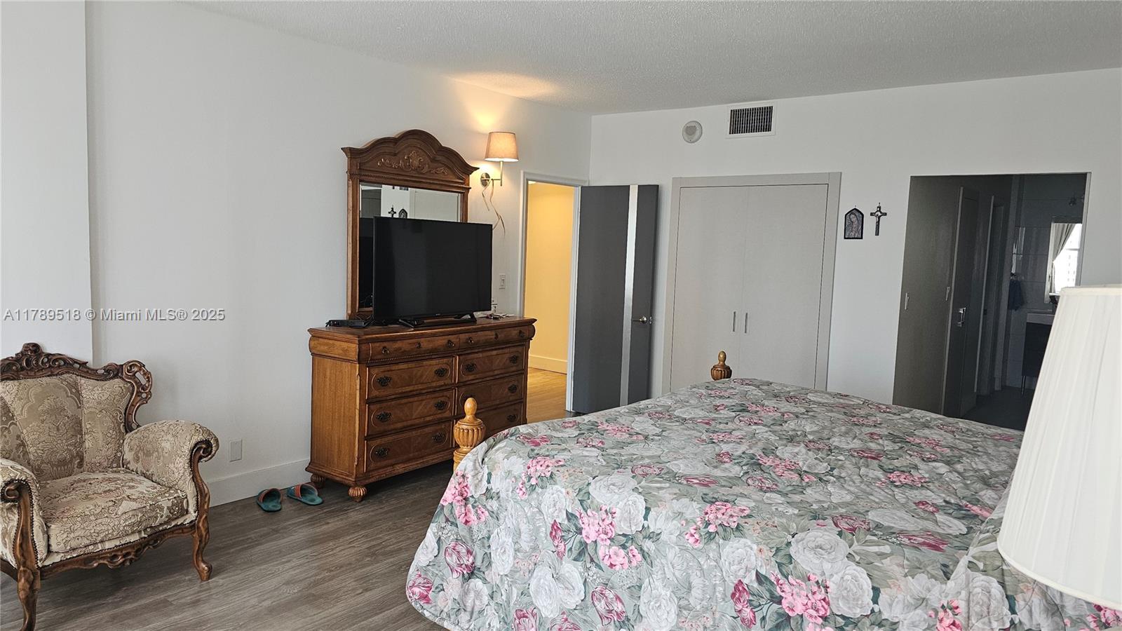 IMPERIAL TOWERS CONDO - Residential