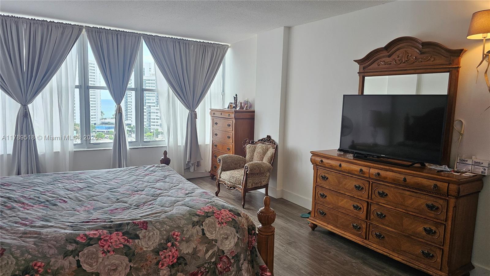 IMPERIAL TOWERS CONDO - Residential