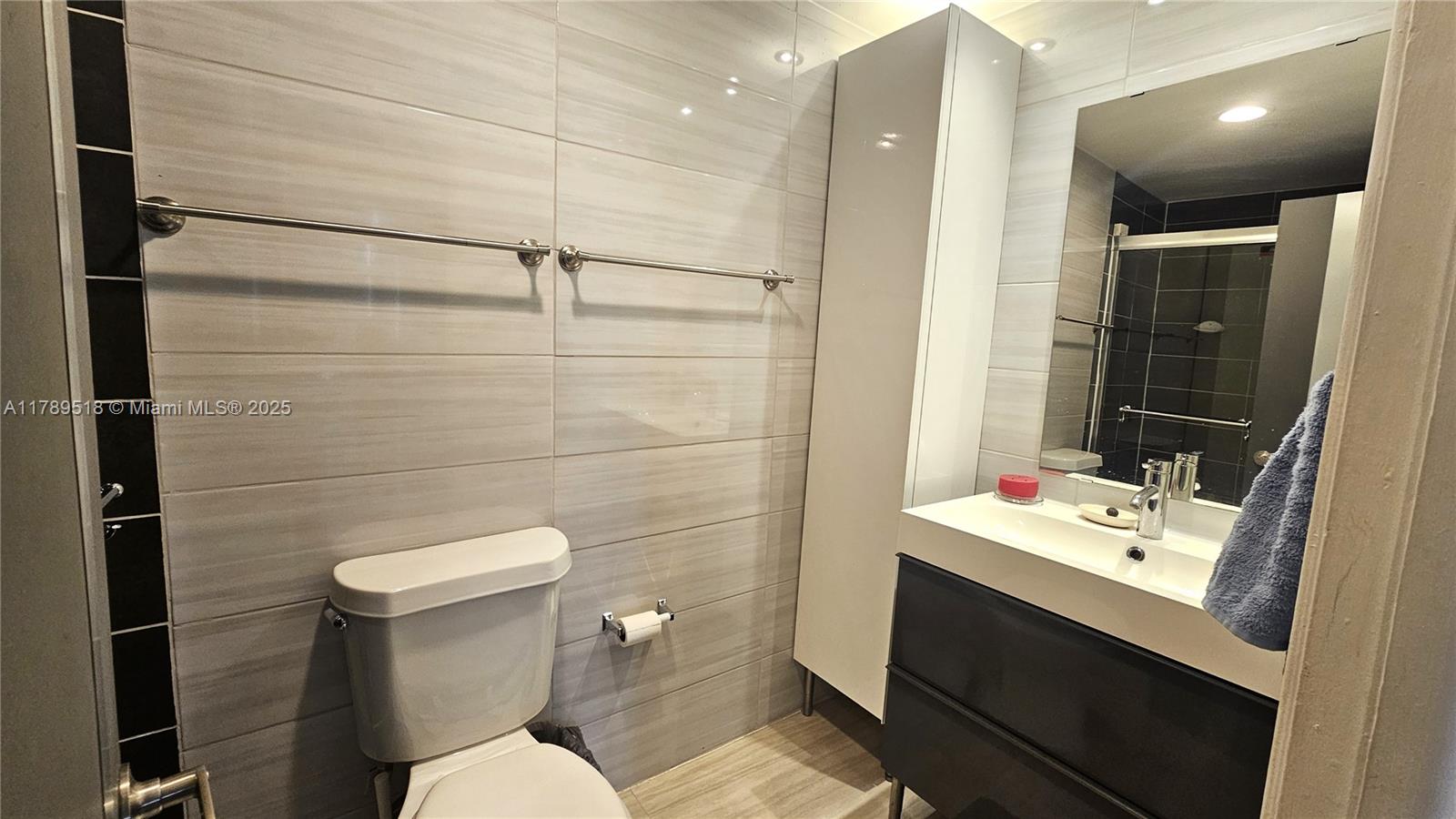 IMPERIAL TOWERS CONDO - Residential