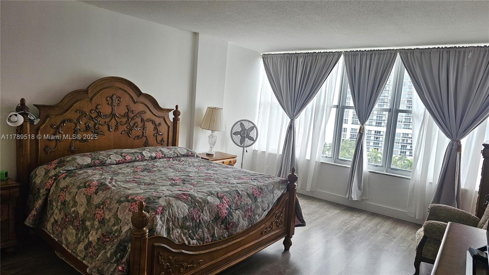 IMPERIAL TOWERS CONDO - Residential