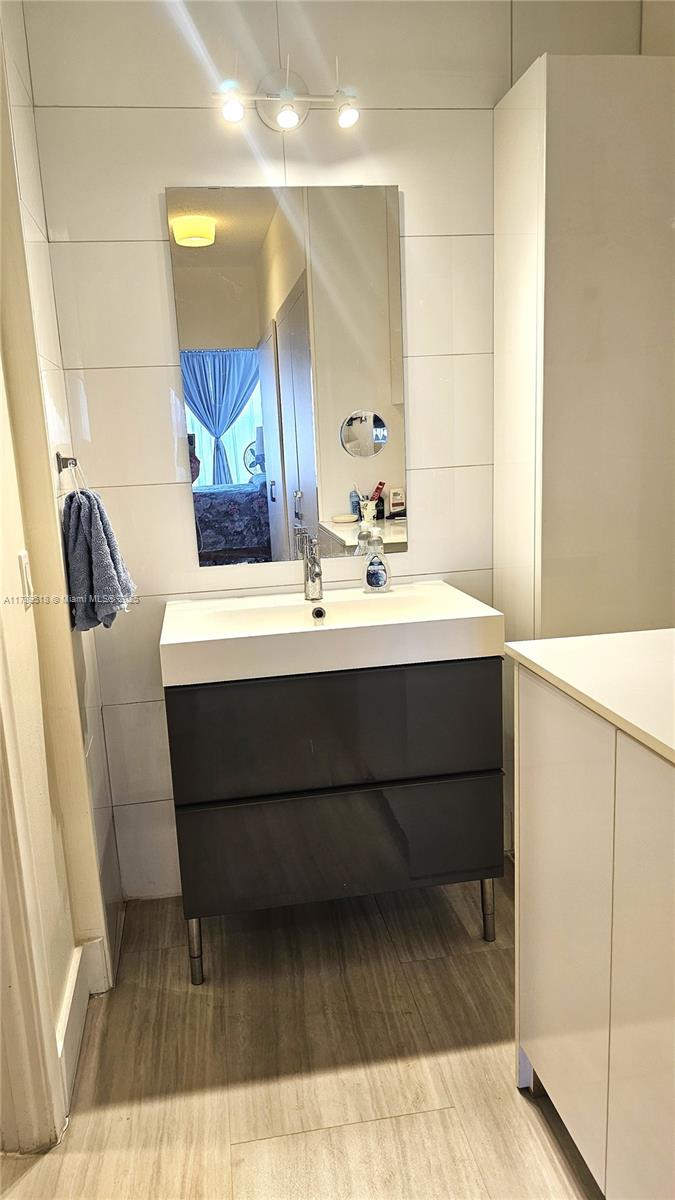 IMPERIAL TOWERS CONDO - Residential