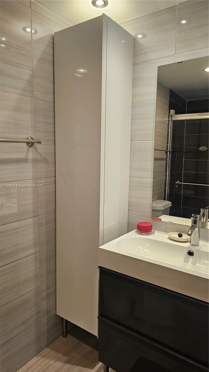 IMPERIAL TOWERS CONDO - Residential