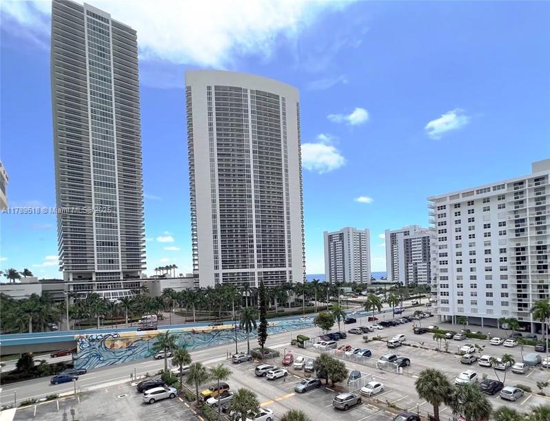 IMPERIAL TOWERS CONDO - Residential