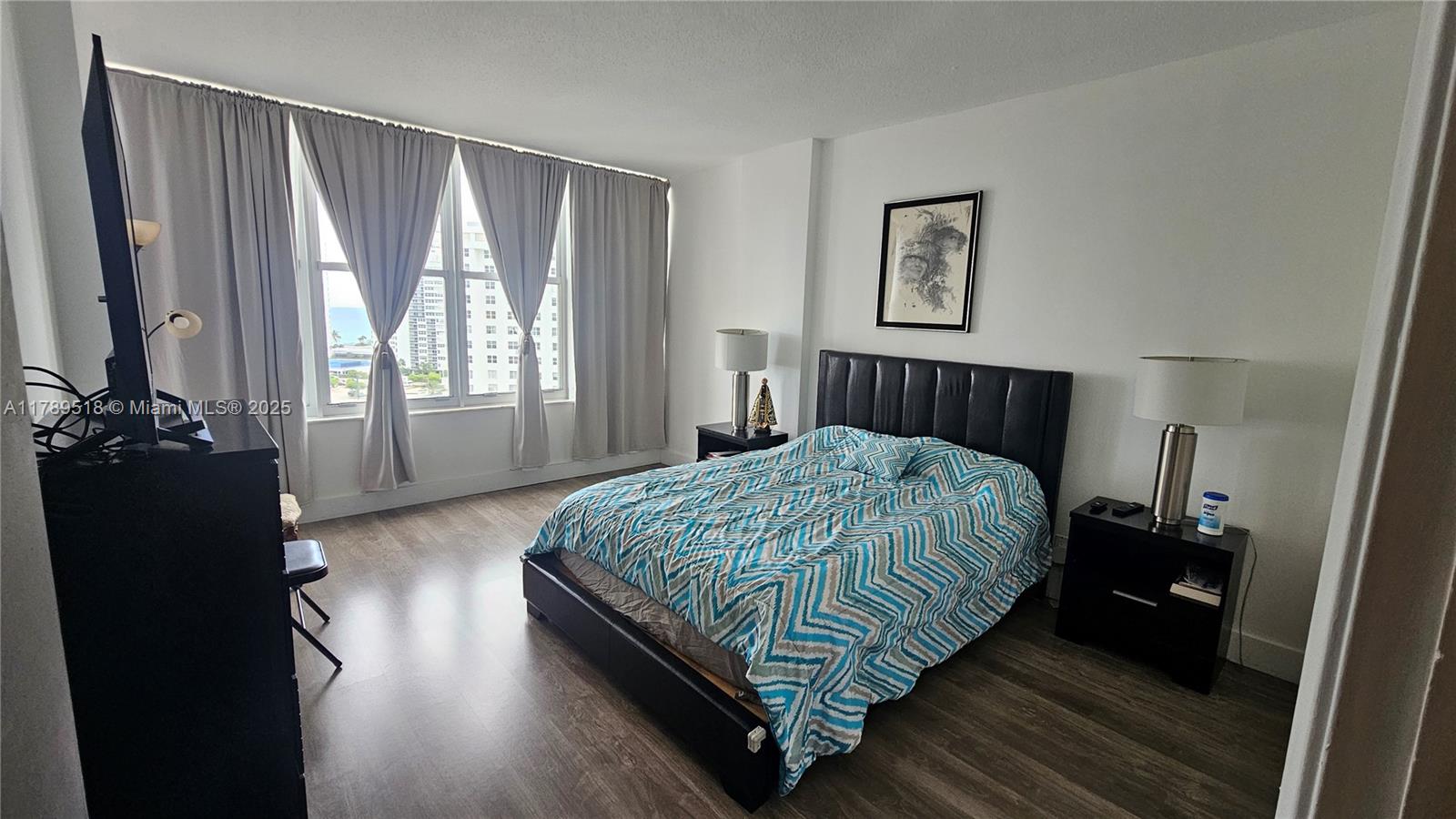 IMPERIAL TOWERS CONDO - Residential