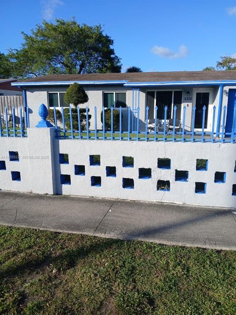 Photo of 2315 NW 6th St, Pompano Beach, FL 33069 (MLS # A11935522)