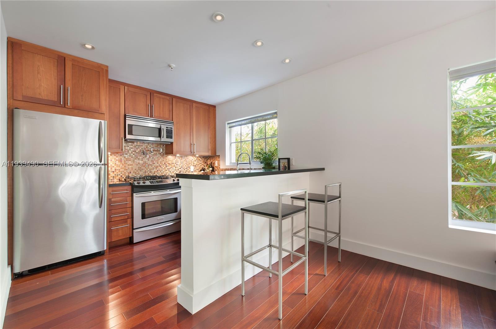 1025 Michigan Ave 2C