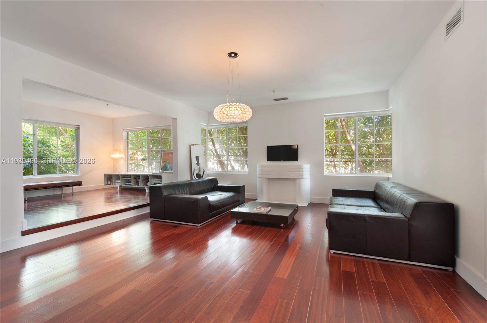 1025 Michigan Ave 2C