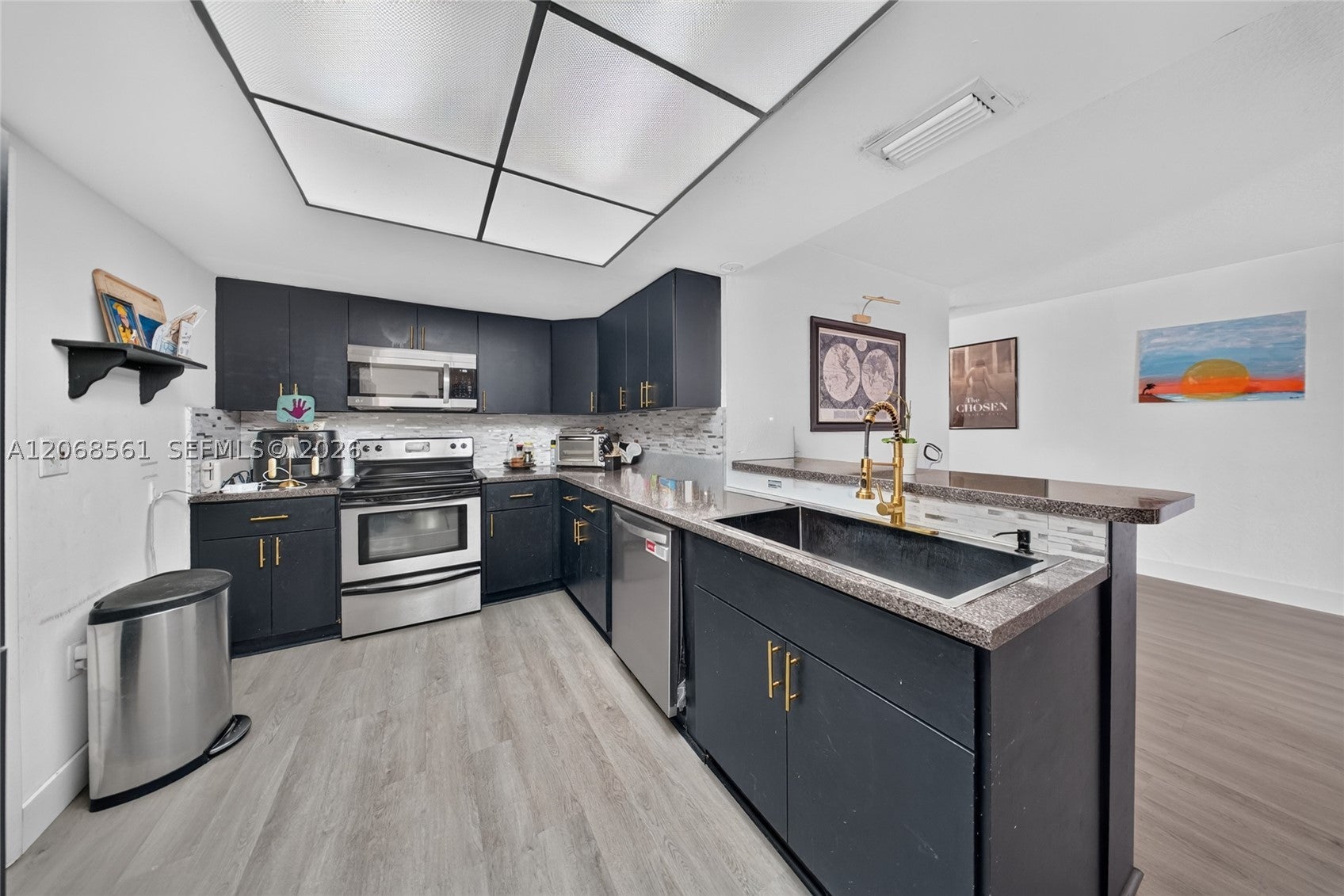 1700 W 64th St