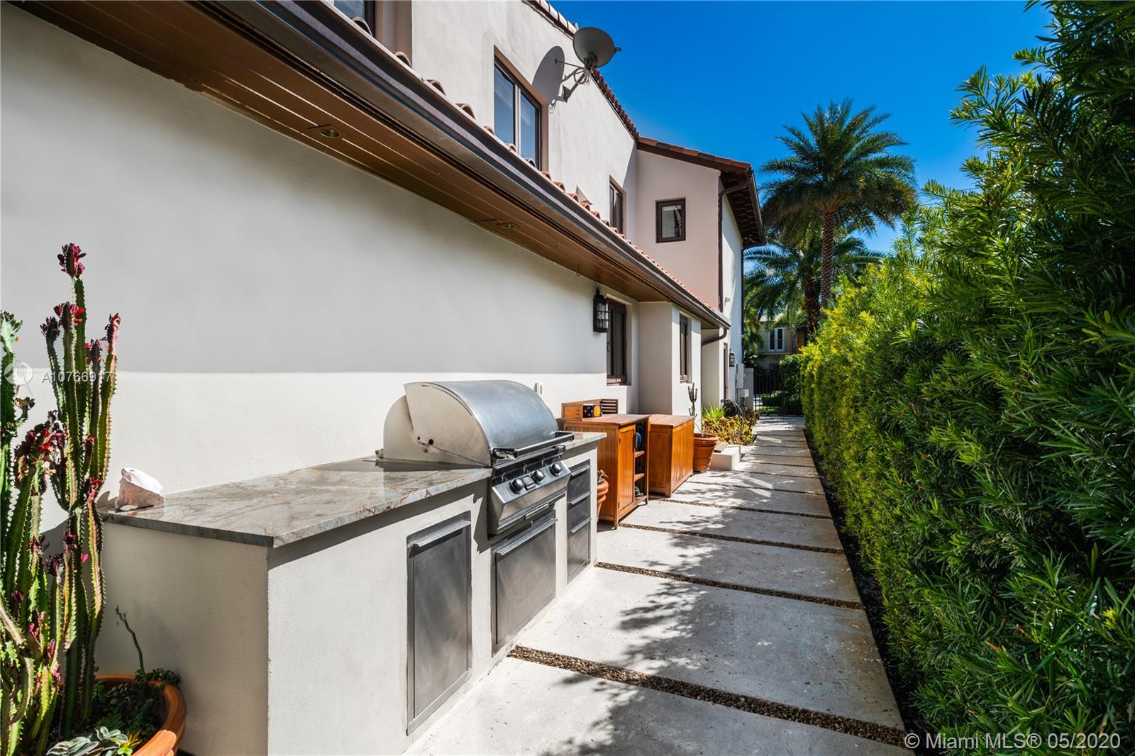 SUNSET ISLANDS-ISLAND NO - Residential