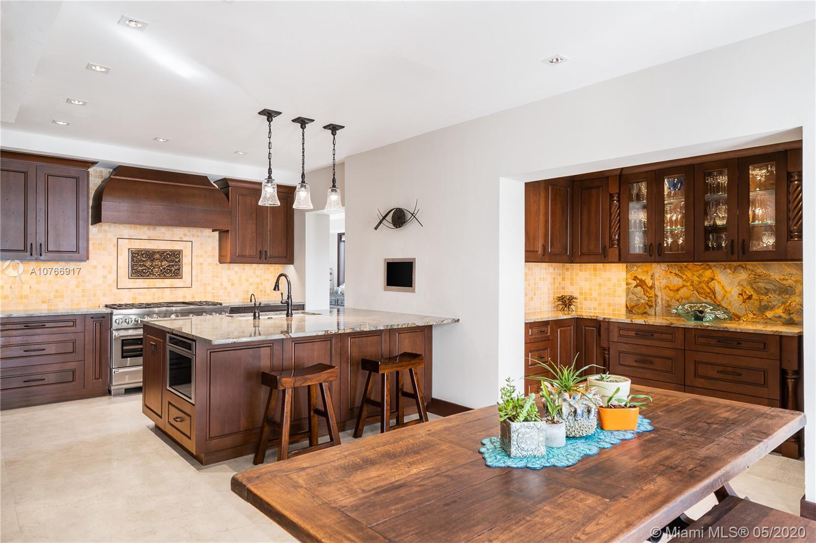 SUNSET ISLANDS-ISLAND NO - Residential