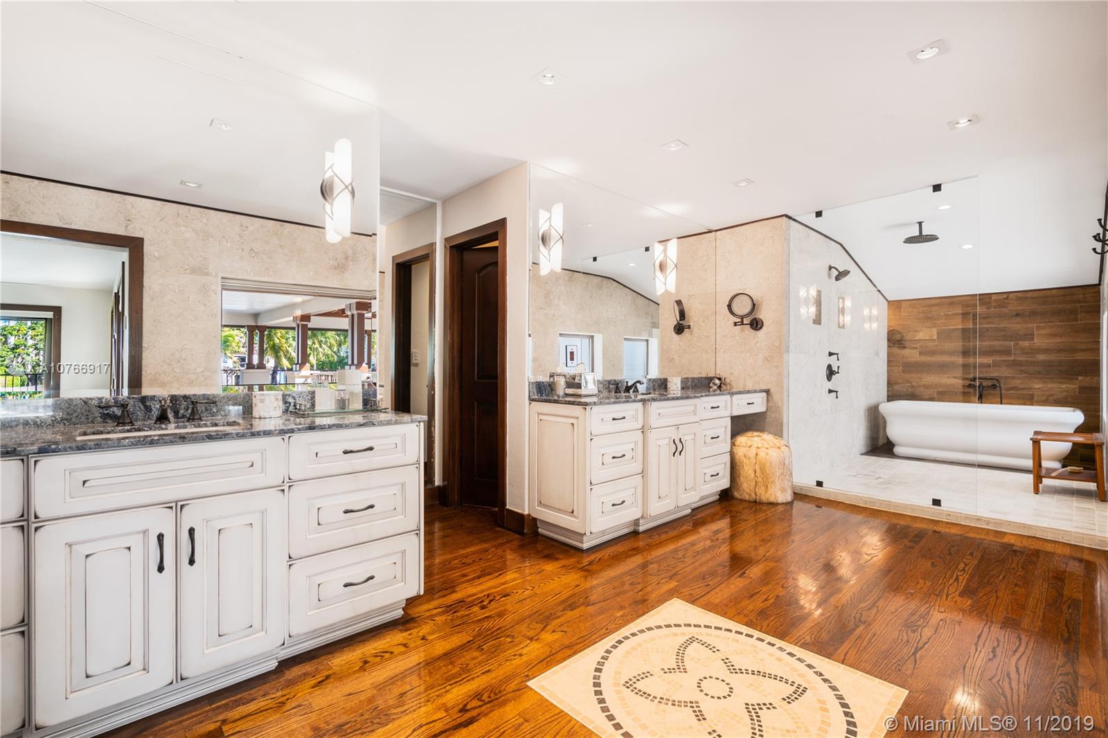 SUNSET ISLANDS-ISLAND NO - Residential