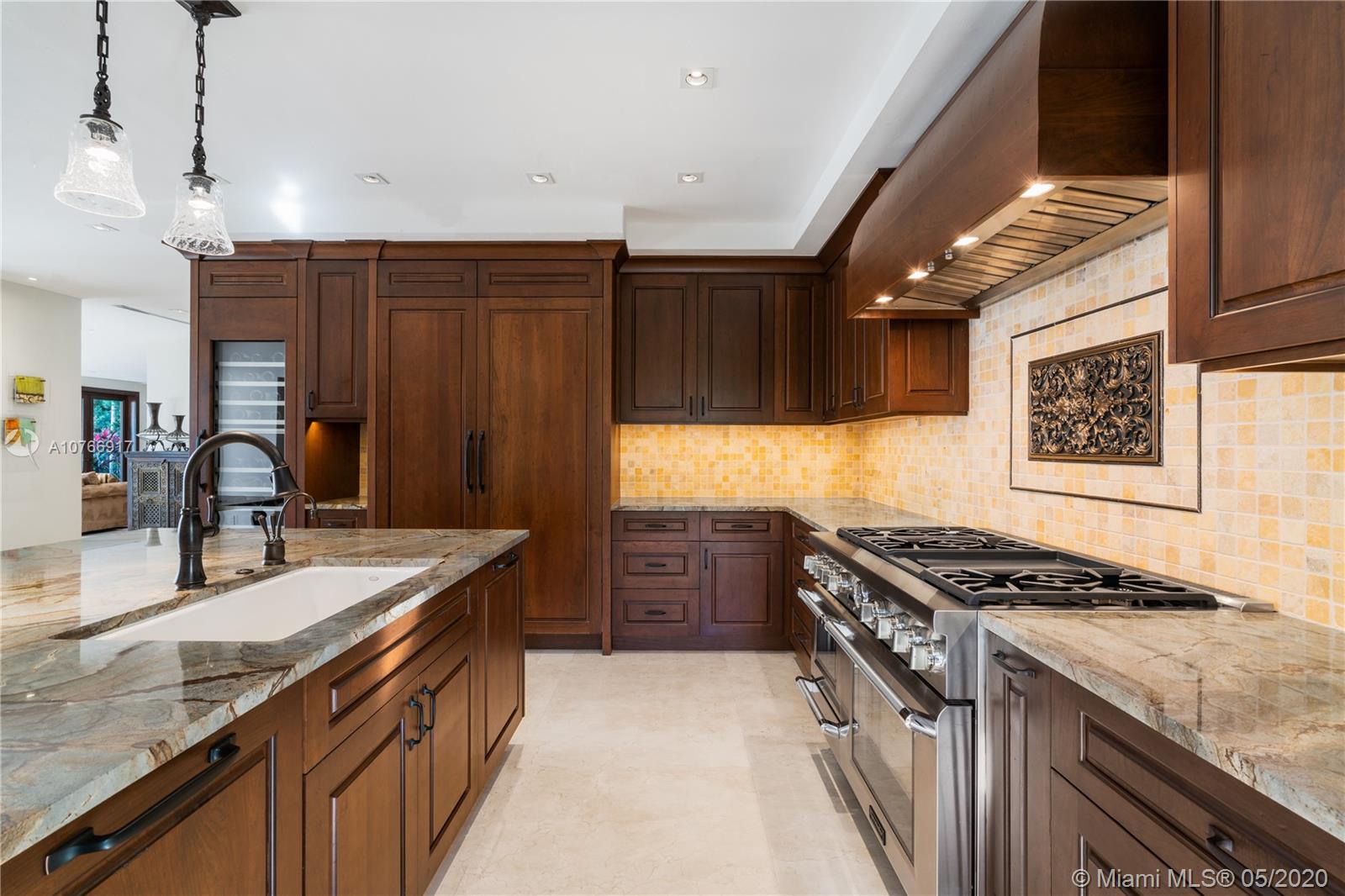 SUNSET ISLANDS-ISLAND NO - Residential