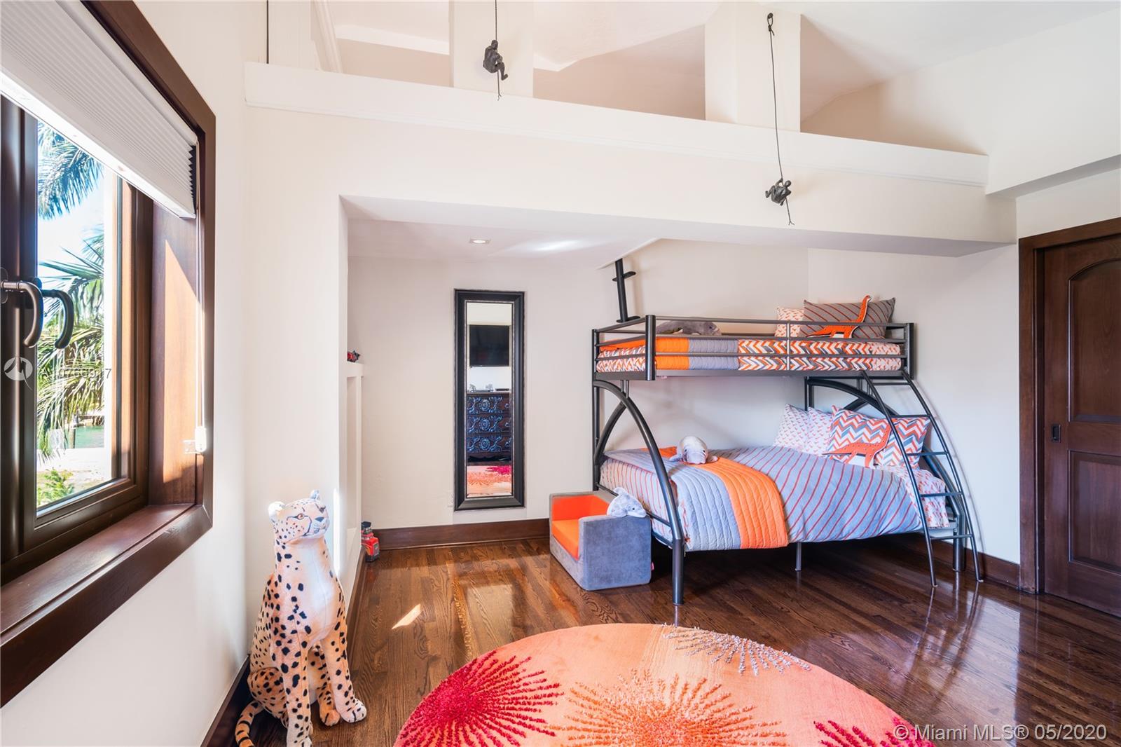 SUNSET ISLANDS-ISLAND NO - Residential