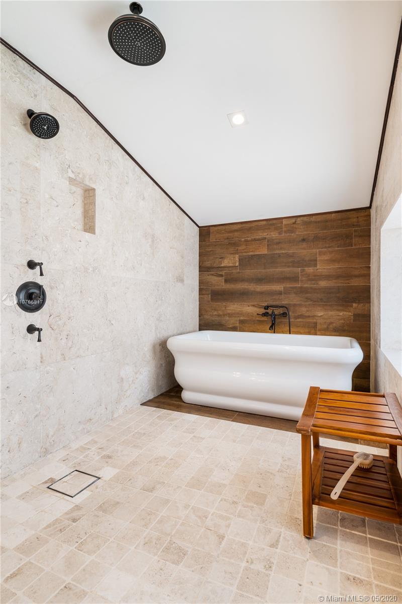 SUNSET ISLANDS-ISLAND NO - Residential