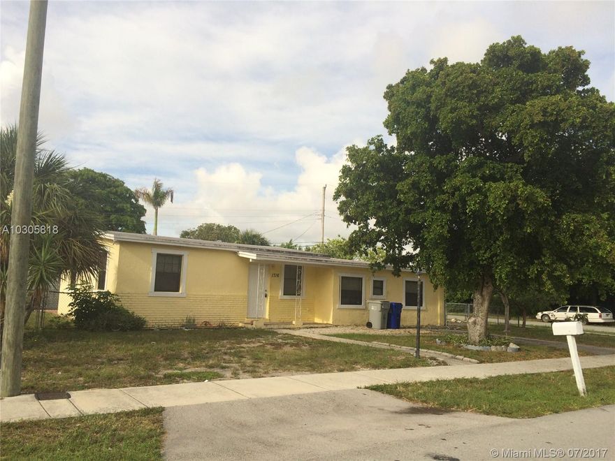SPACIOUS 3 BEDROOM 2 BATH HOME PLUS BONUS ROOM IN POMPANO BEACH. HOME HAS BEEN NEWLY PAINTED AND NEW ENERGY EFFICIENT AIR CONDITIONING UNIT  TO BE INSTALLED PRIOR TO MOVE IN.  TILE THROUGHOUT, EAT IN KITCHEN AND LARGE FENCED YARD.  APPLIANCES INCLUDE WASHER AND DRYER.  GREAT OPPORTUNITY IN A NEIGHBORHOOD CLOSE TO FEDERAL HIGHWAY, RESTAURANTS AND SHOPPING.