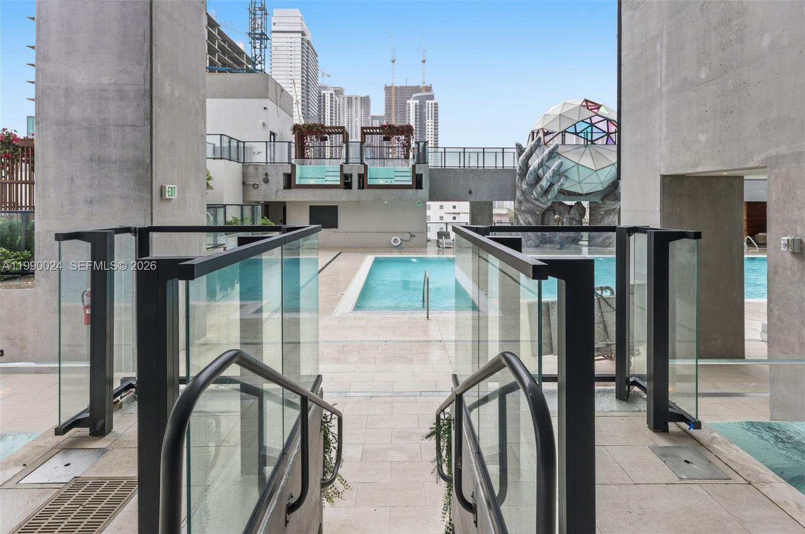 ELEVEN HOTEL & RESIDENCES - Residential