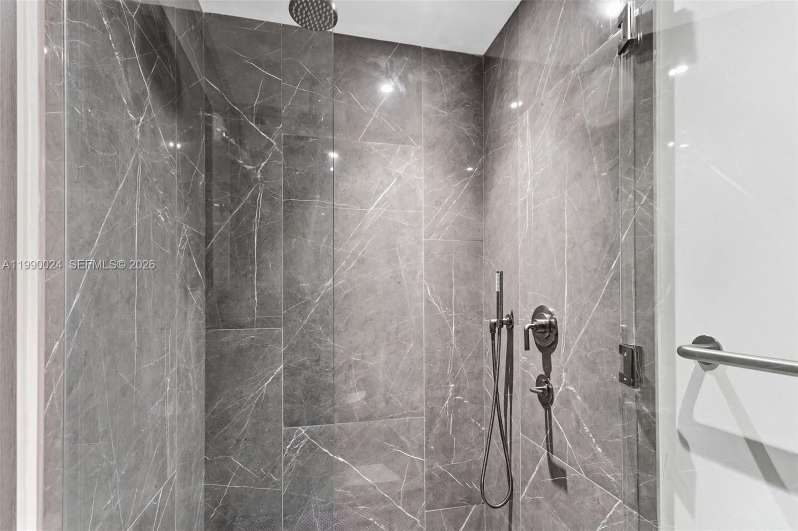 ELEVEN HOTEL & RESIDENCES - Residential