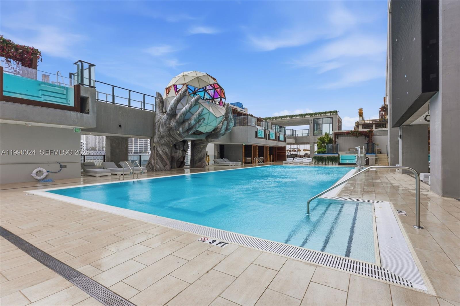 ELEVEN HOTEL & RESIDENCES - Residential