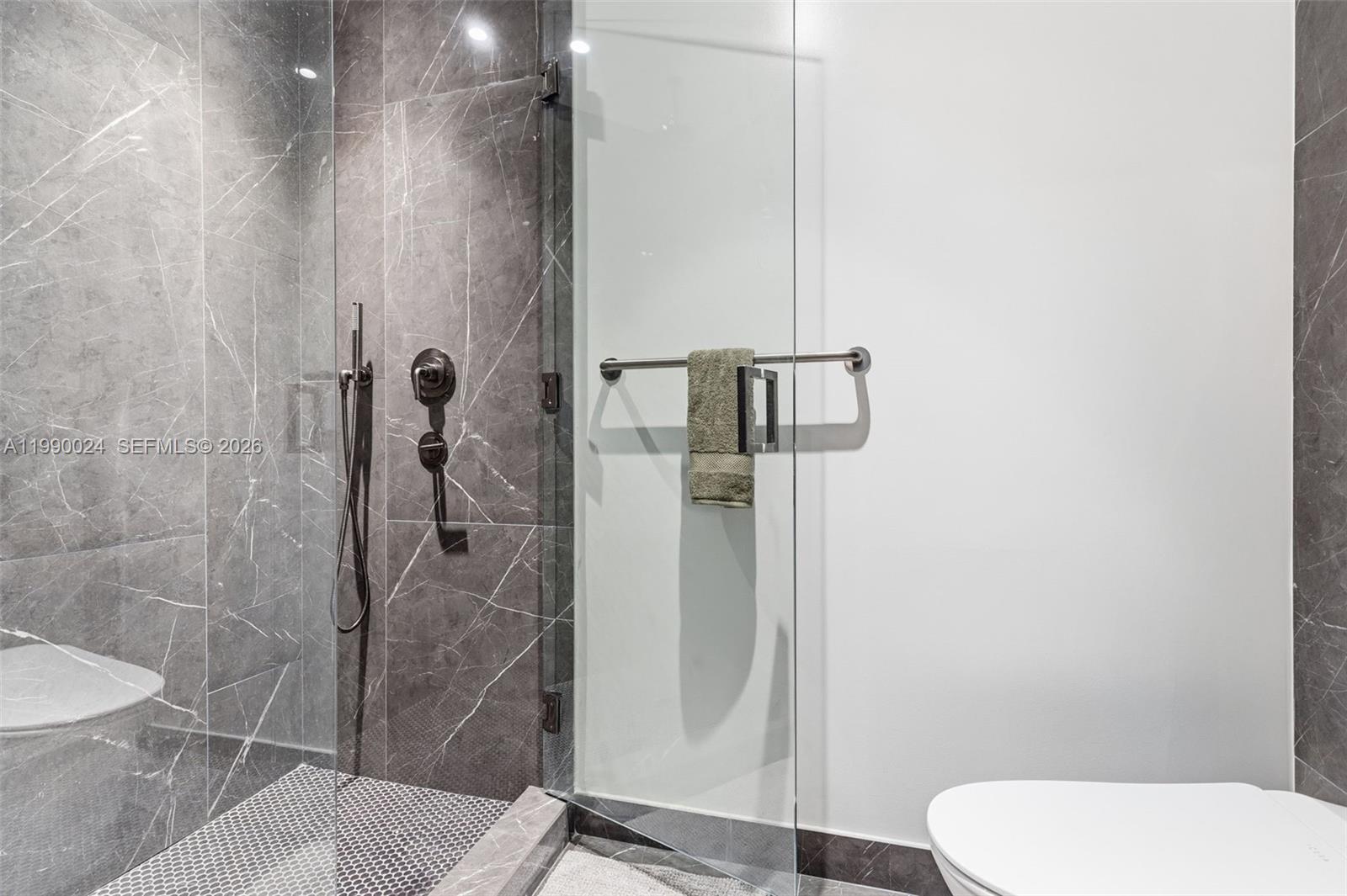 ELEVEN HOTEL & RESIDENCES - Residential