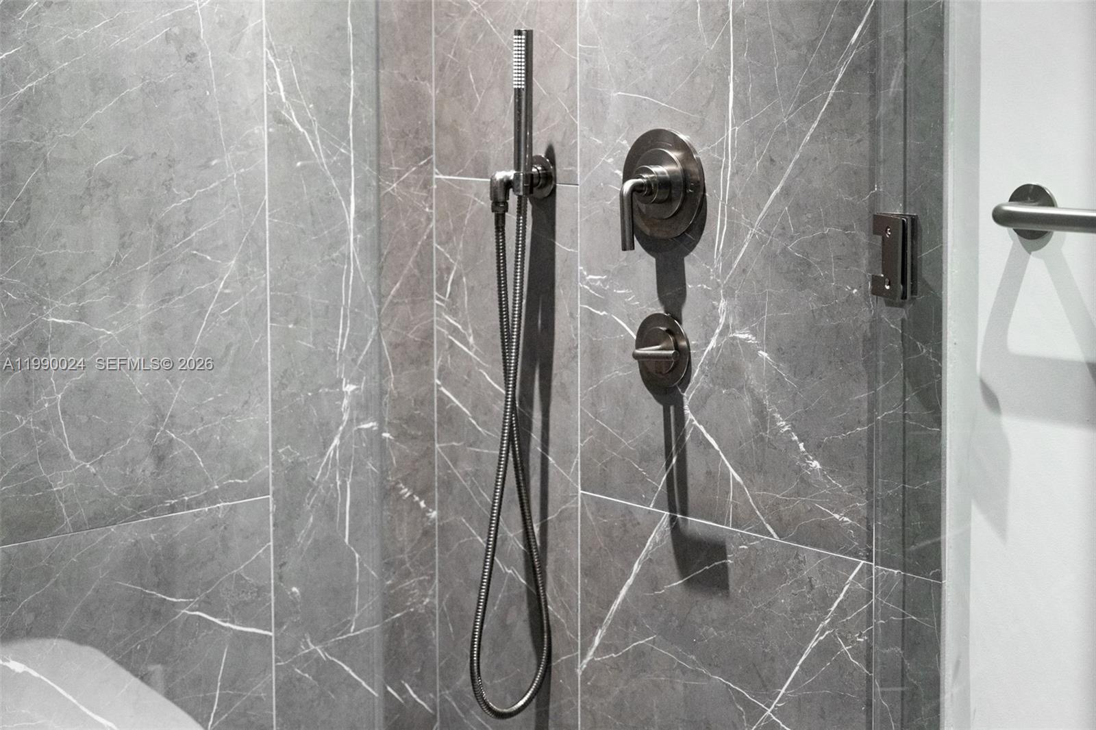 ELEVEN HOTEL & RESIDENCES - Residential