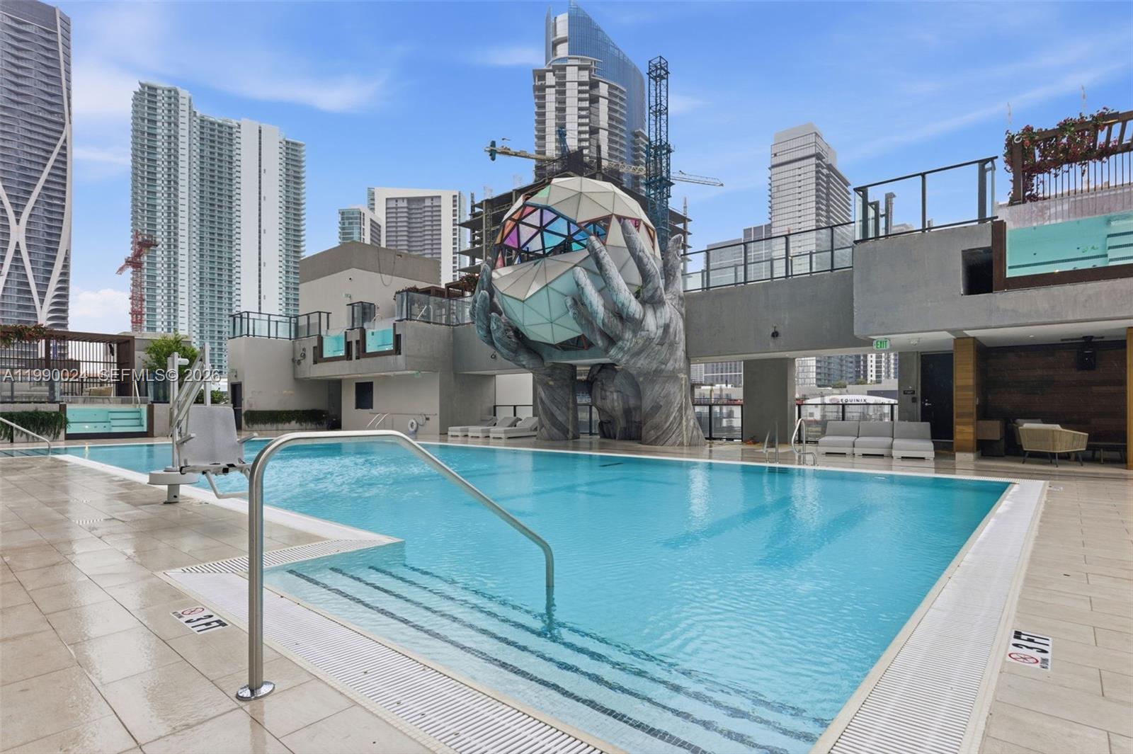 ELEVEN HOTEL & RESIDENCES - Residential