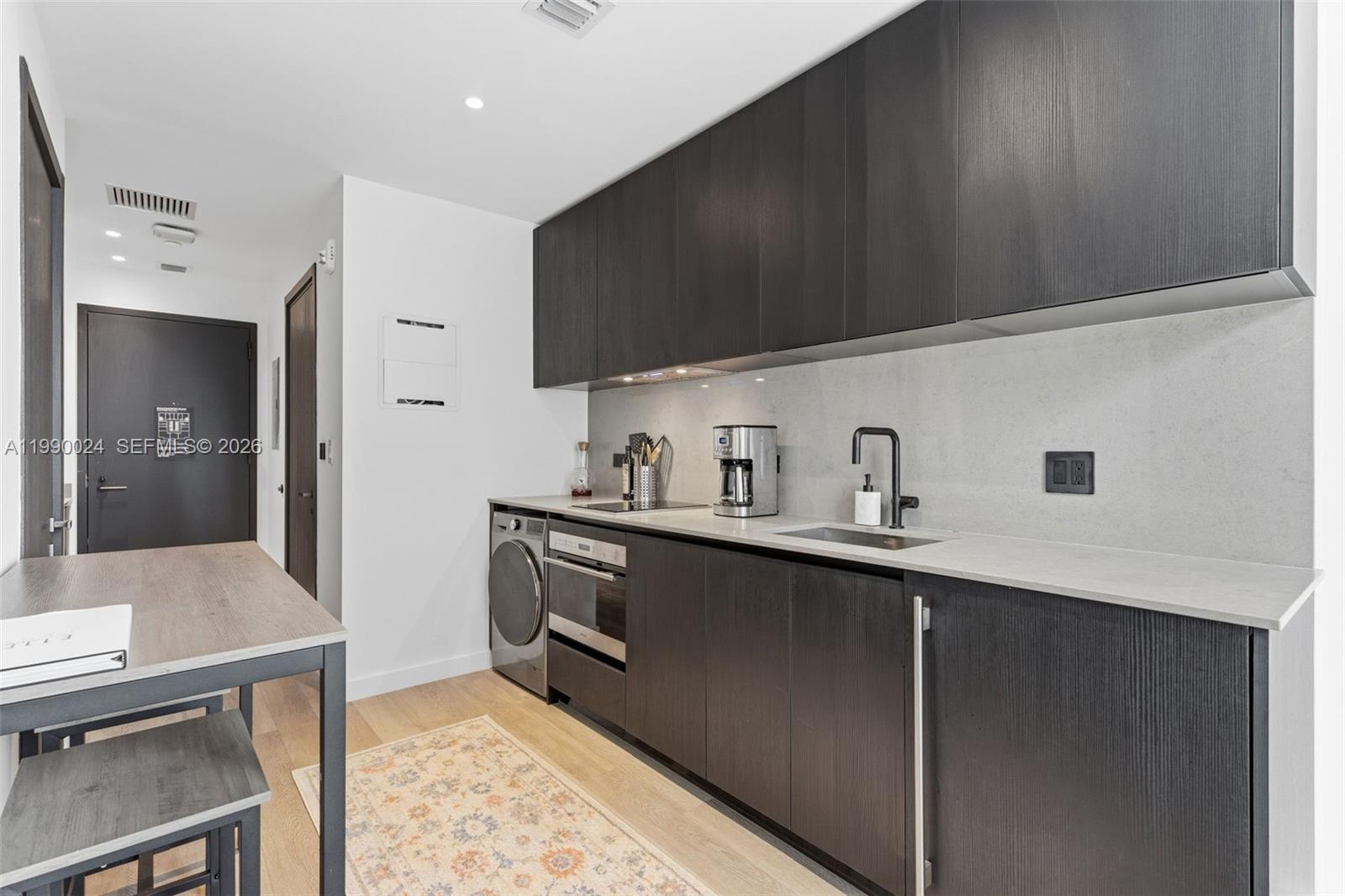 ELEVEN HOTEL & RESIDENCES - Residential