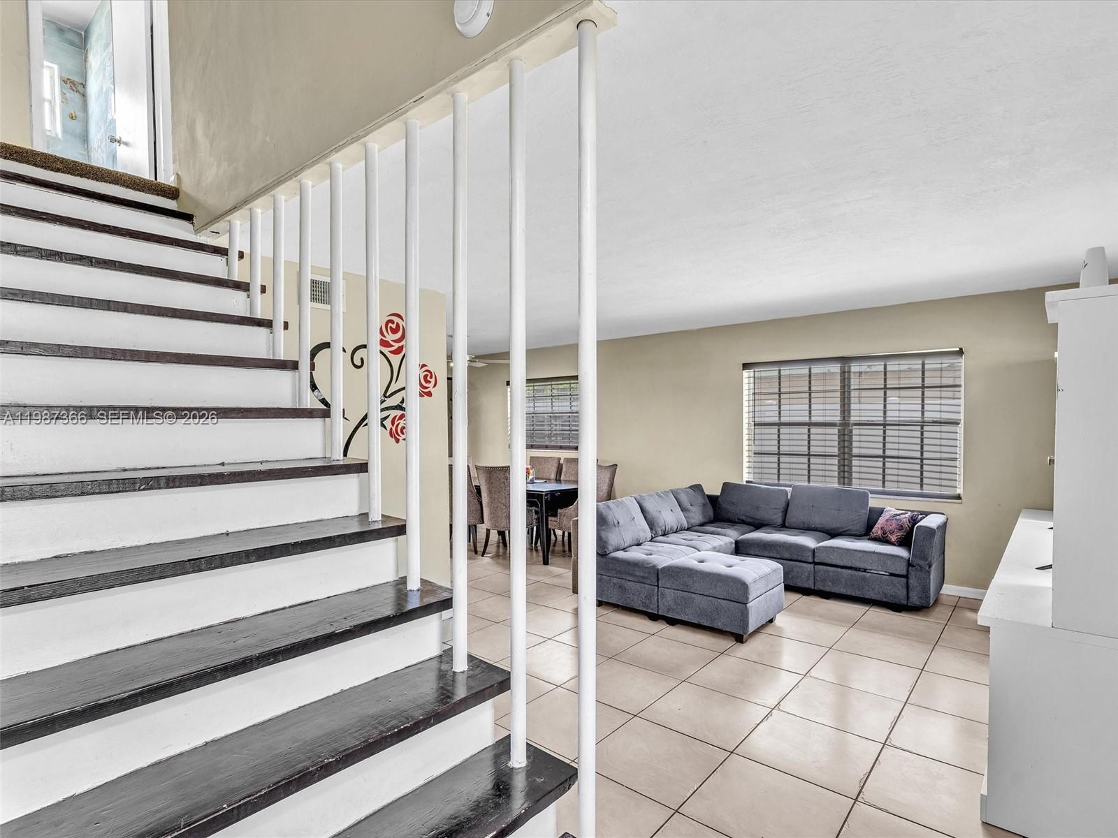 FALCON SUB NO ONE - Residential