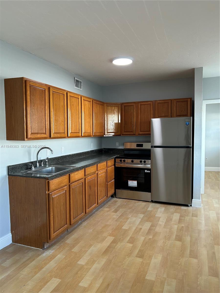 1360 Collins Ave 202