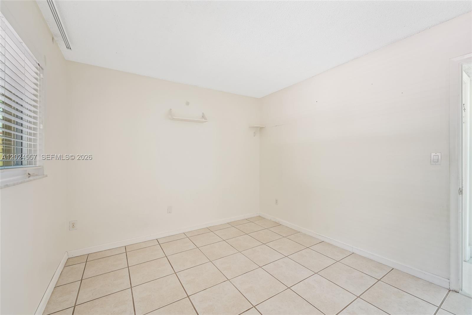 VILLAGE OF KINGS CREEK CO - Residential Lease