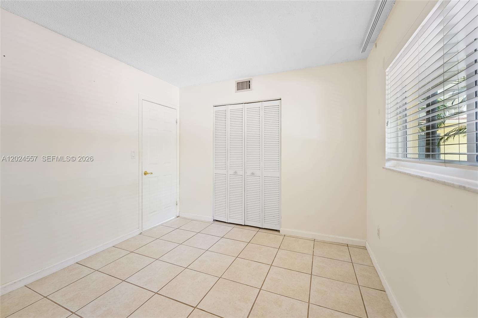 VILLAGE OF KINGS CREEK CO - Residential Lease