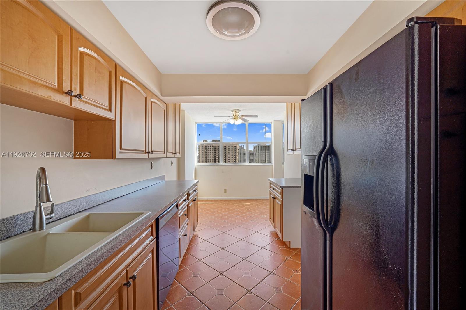 LAKE POINT TOWER CONDOMIN - Residential