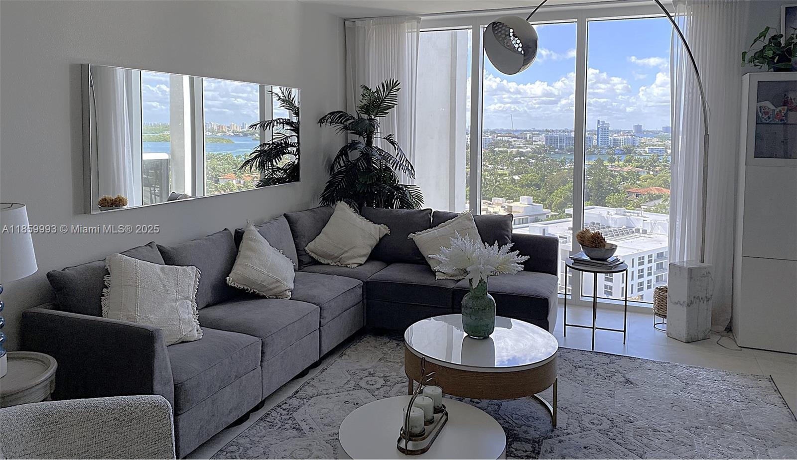 10275 Collins Ave 1130