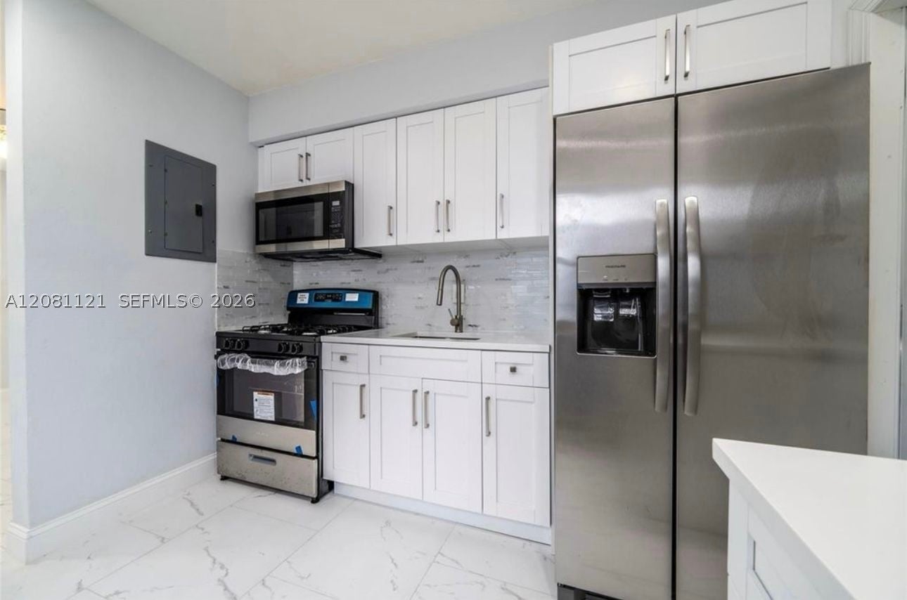 425 NW 14th Way, Fort Lauderdale FL 33311