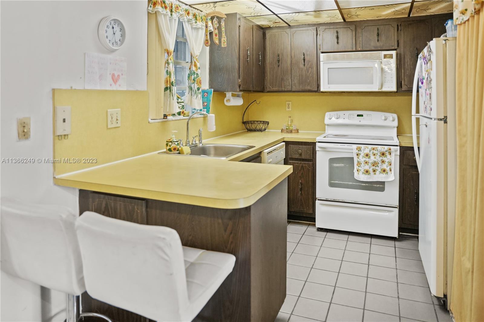 Photo 7 of 21 of 21 SW 109th Ave B7 townhome