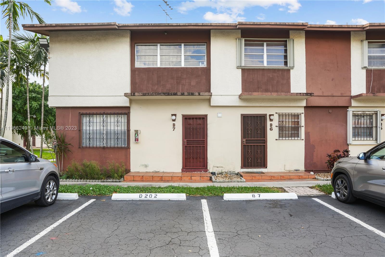 Photo 1 of 21 of 21 SW 109th Ave B7 townhome