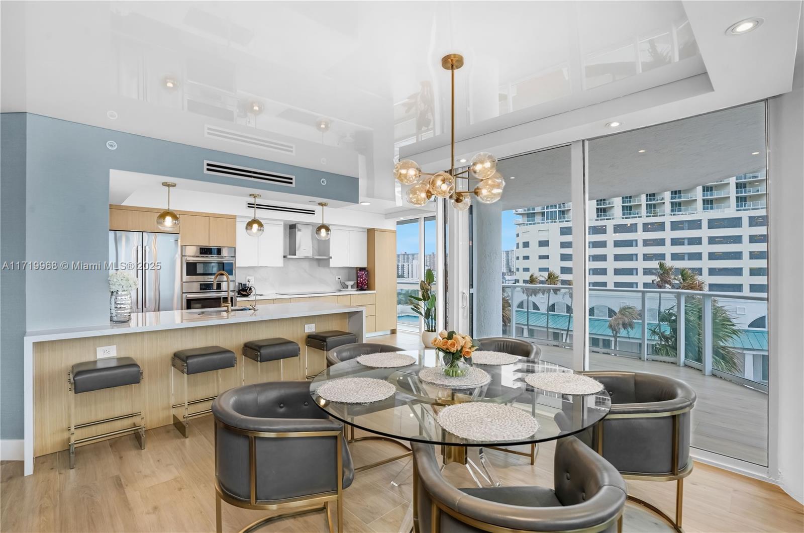 16485 Collins Ave 636