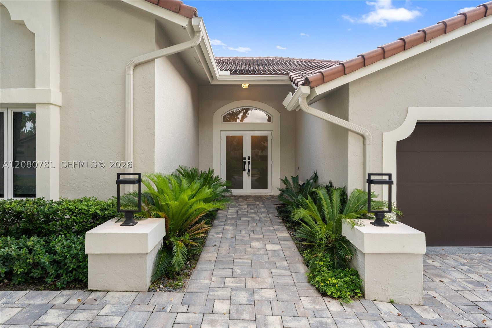 1900 Lakeshore Dr