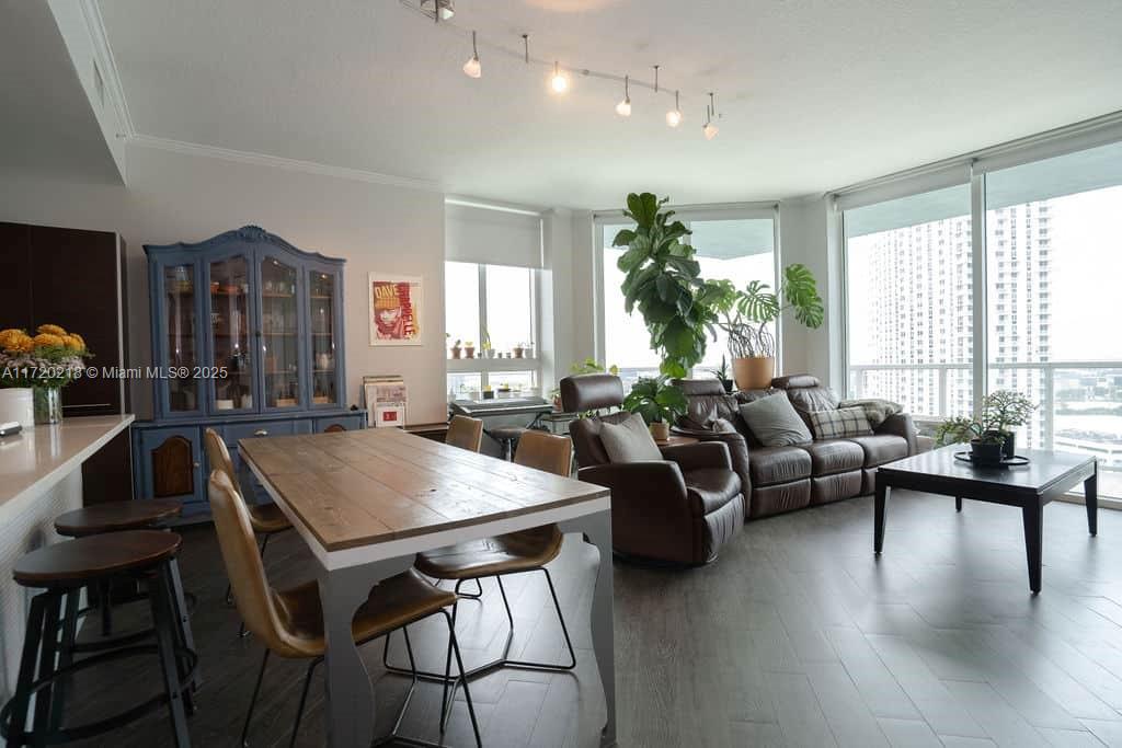 1900 N Bayshore Dr 2018