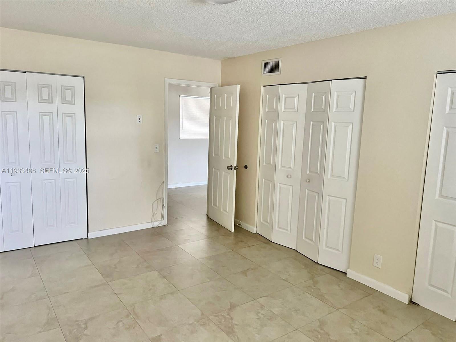 HOLLYWOOD LITTLE RANCHES - Residential Lease