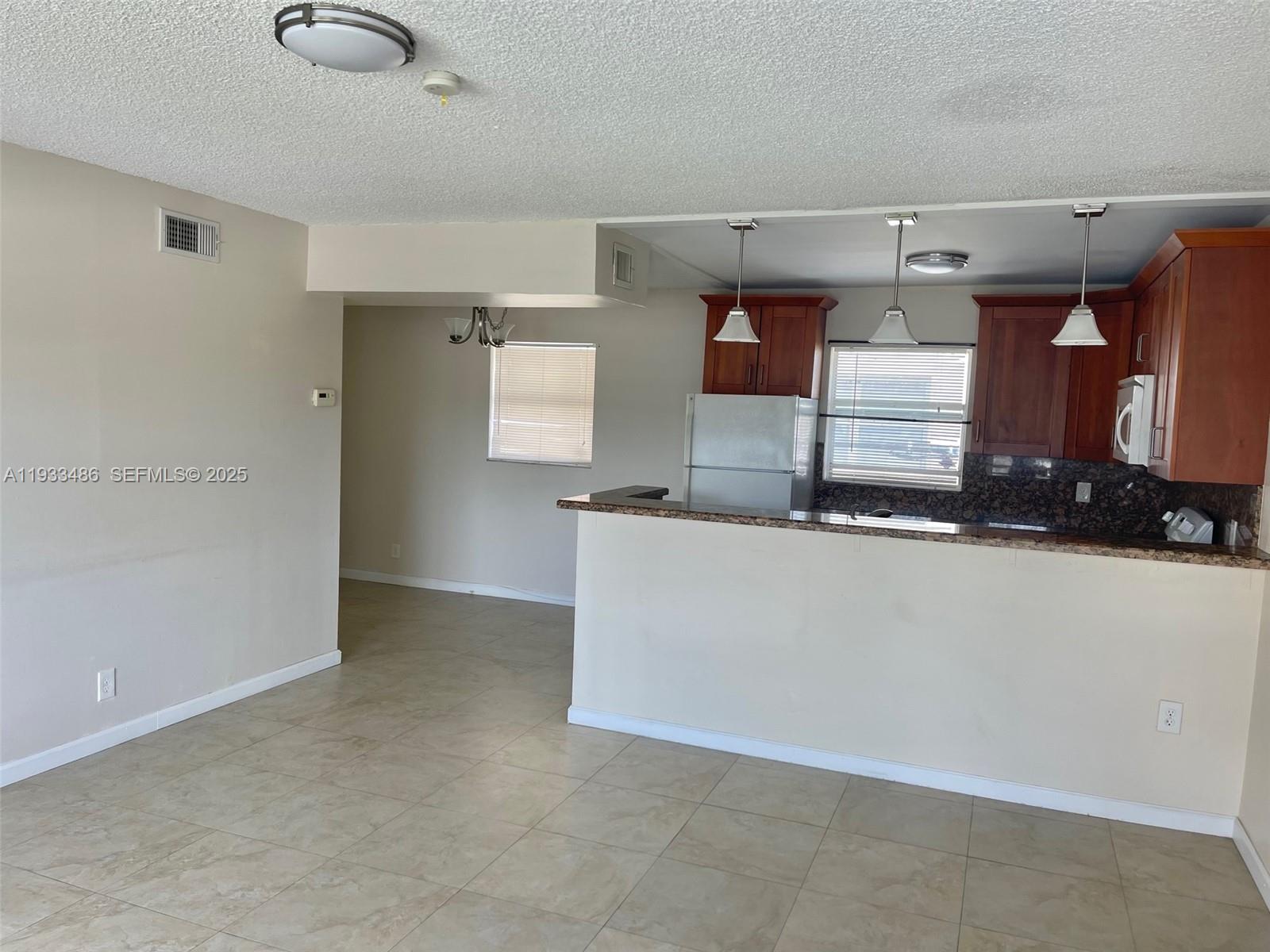 HOLLYWOOD LITTLE RANCHES - Residential Lease