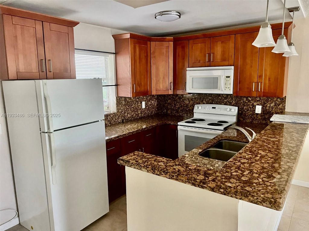 Photo of 2519 Pierce St #09, Hollywood, FL 33020 (MLS # A11933486)