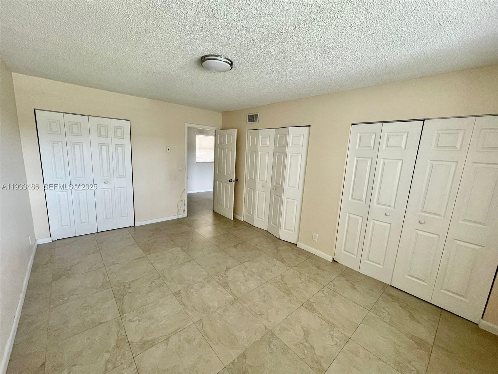 HOLLYWOOD LITTLE RANCHES - Residential Lease