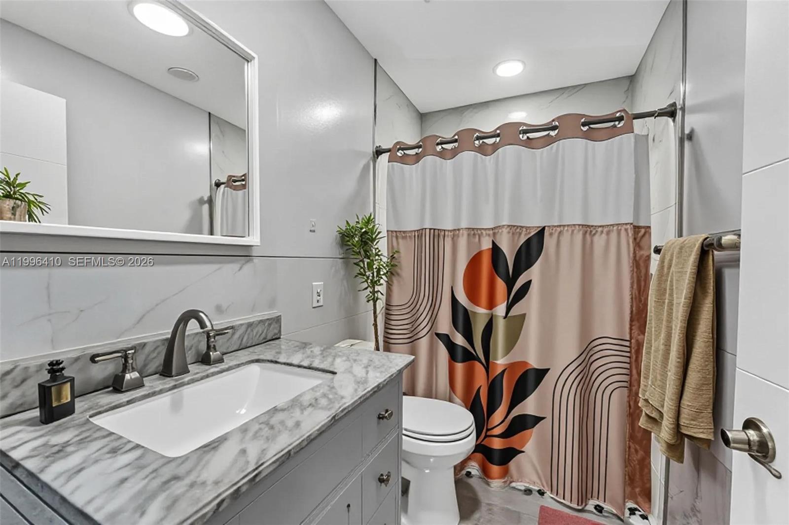 LAKES OF ACADIA UNIT 5, T - Residential