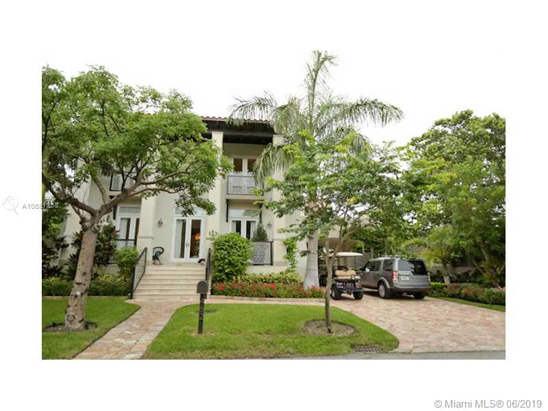 Villa Solaris, spectacular, beautiful and spacious home that offers comfort and relax with 6 bedrooms / 6 bathrooms, theater room, studio, modern kitchen, full equipped, large coverage Terrace, pool + BBQ area, laundry area, smart home. OPEN HOUSE .. Thursday, June 27 from 5pm to 8pm