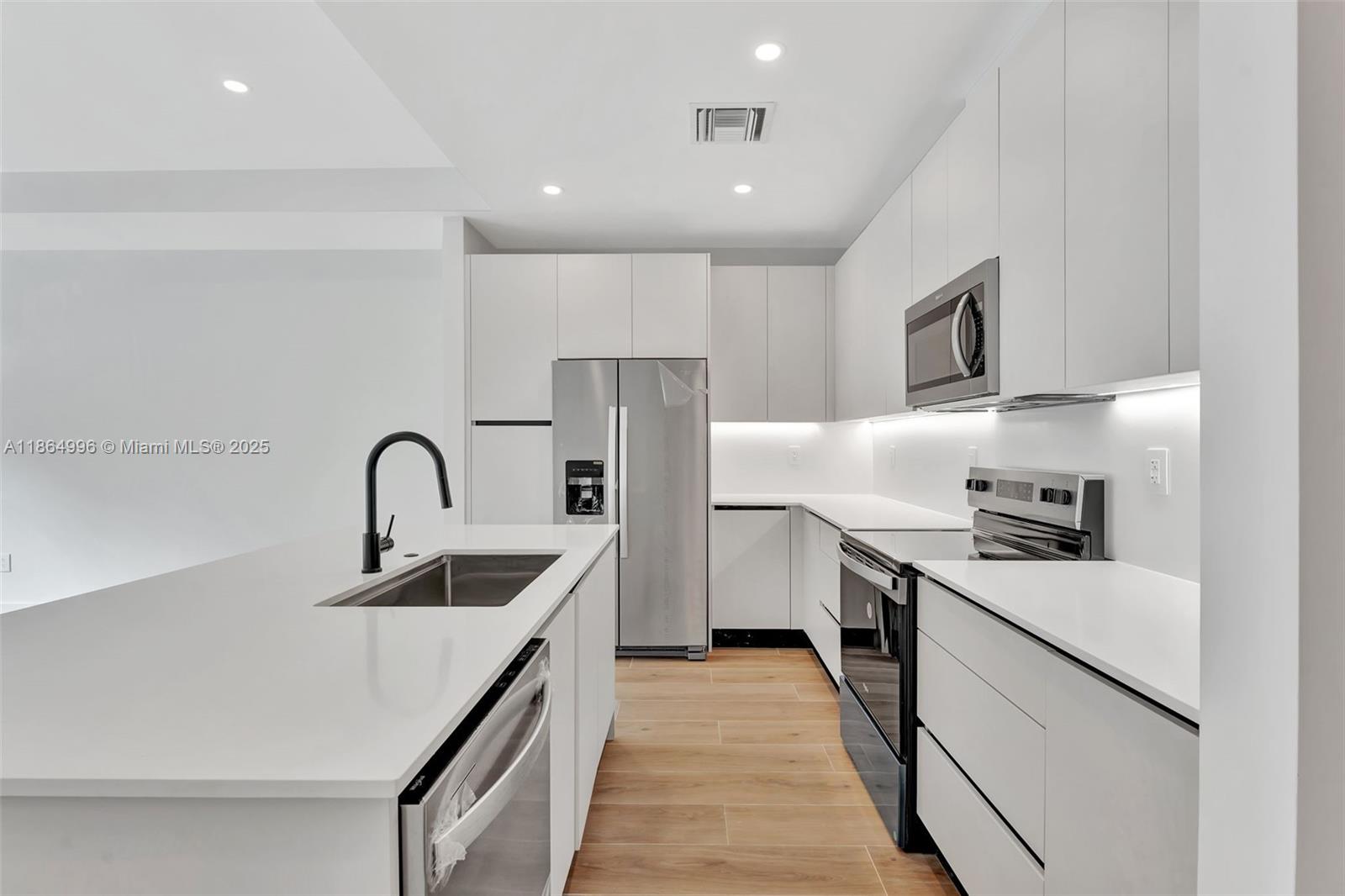 CORAL SPRINGS UNIVERSITY - Residential Lease