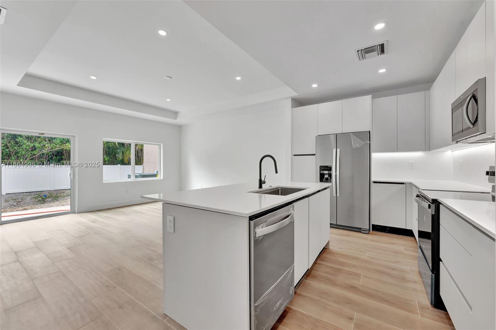 CORAL SPRINGS UNIVERSITY - Residential Lease