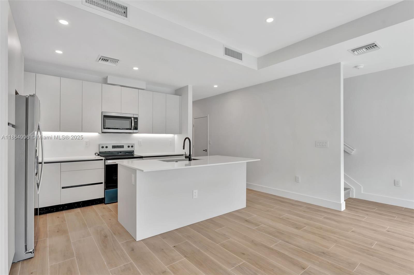 CORAL SPRINGS UNIVERSITY - Residential Lease