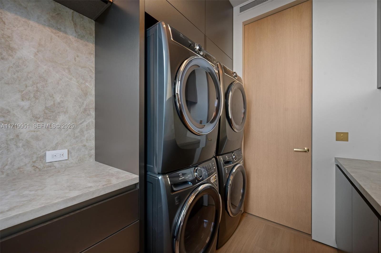 RIVO ALTO AMD - Residential